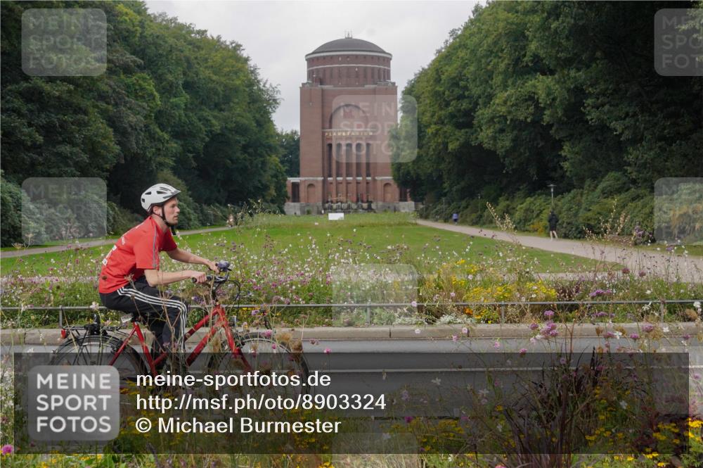 14.09.2025 - Stadtparktriathlon Michael Burmester http://msf.ph/oto/8903324 14.09.2025 10:24:36 Radfahren 537, 551, 558, 681, 683, 701 meine-sportfotos.de