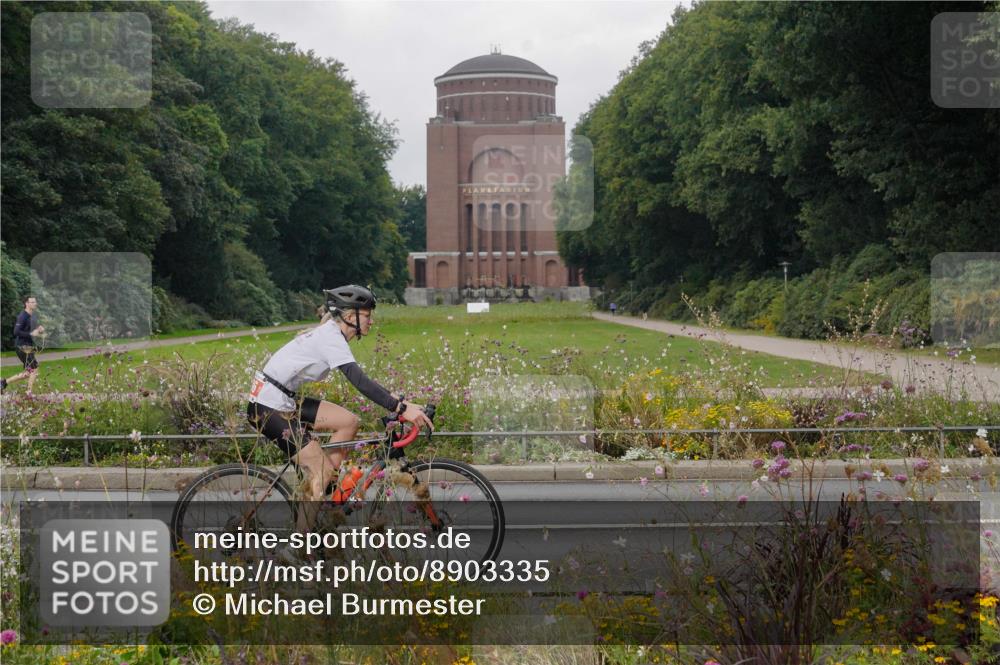 14.09.2025 - Stadtparktriathlon Michael Burmester http://msf.ph/oto/8903335 14.09.2025 10:25:00 Radfahren 519, 536, 668, 679 meine-sportfotos.de