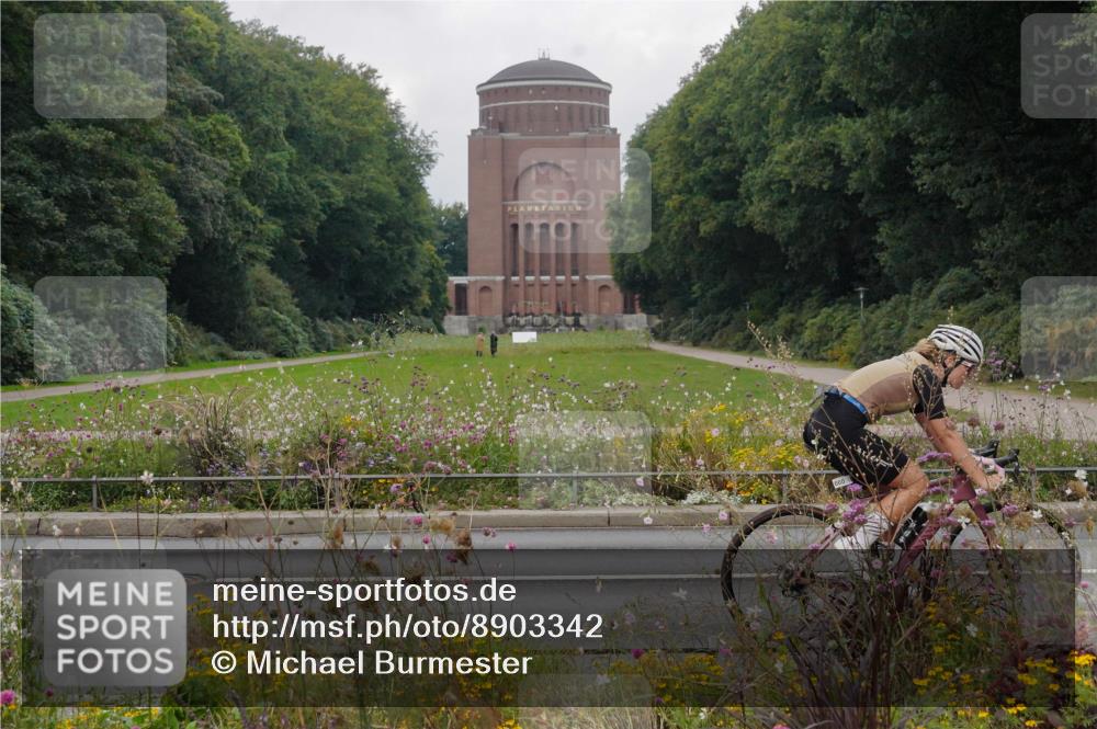 14.09.2025 - Stadtparktriathlon Michael Burmester http://msf.ph/oto/8903342 14.09.2025 10:25:19 Radfahren 571, 576, 630, 660, 671 meine-sportfotos.de