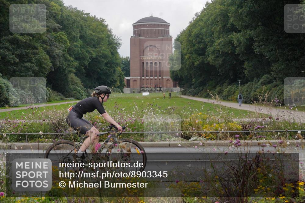 14.09.2025 - Stadtparktriathlon Michael Burmester http://msf.ph/oto/8903345 14.09.2025 10:25:40 Radfahren 567, 600, 601, 627 meine-sportfotos.de