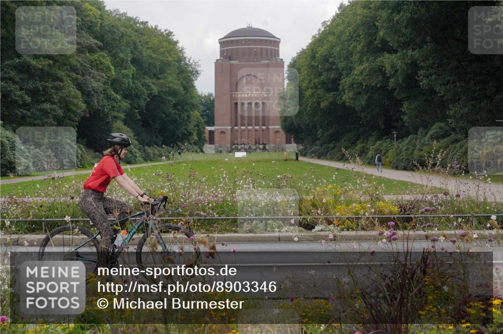 14.09.2025 - Stadtparktriathlon Michael Burmester http://msf.ph/oto/8903346 14.09.2025 10:25:44 Radfahren 567, 600, 601, 662 meine-sportfotos.de