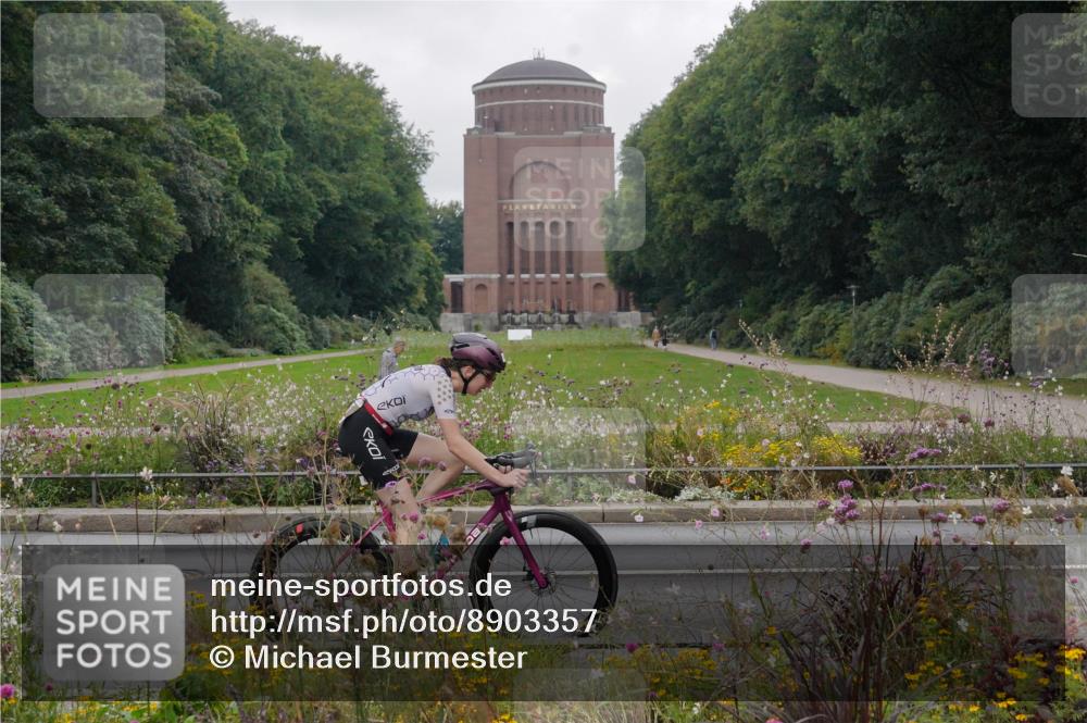 14.09.2025 - Stadtparktriathlon Michael Burmester http://msf.ph/oto/8903357 14.09.2025 10:26:24 Radfahren 664, 665, 695 meine-sportfotos.de