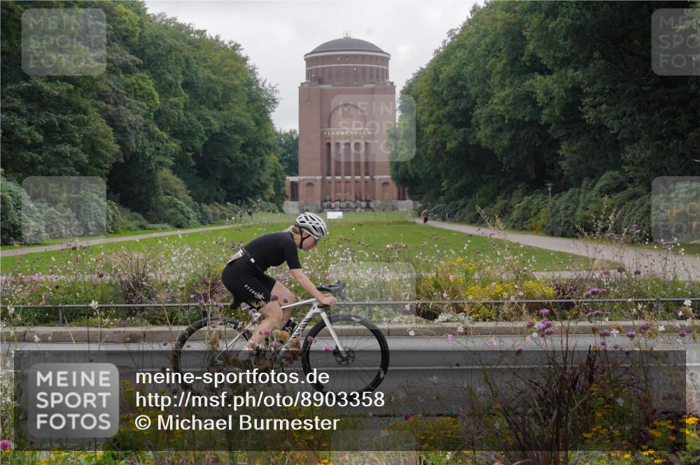 14.09.2025 - Stadtparktriathlon Michael Burmester http://msf.ph/oto/8903358 14.09.2025 10:26:32 Radfahren 561, 641, 664, 665, 692 meine-sportfotos.de