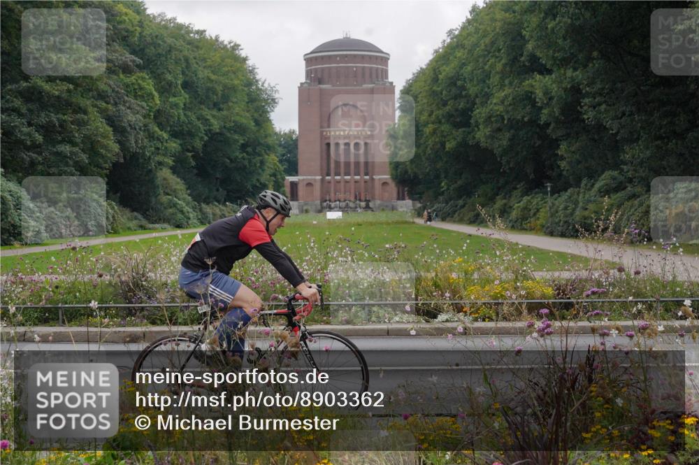 14.09.2025 - Stadtparktriathlon Michael Burmester http://msf.ph/oto/8903362 14.09.2025 10:26:39 Radfahren 561, 588, 641, 692 meine-sportfotos.de