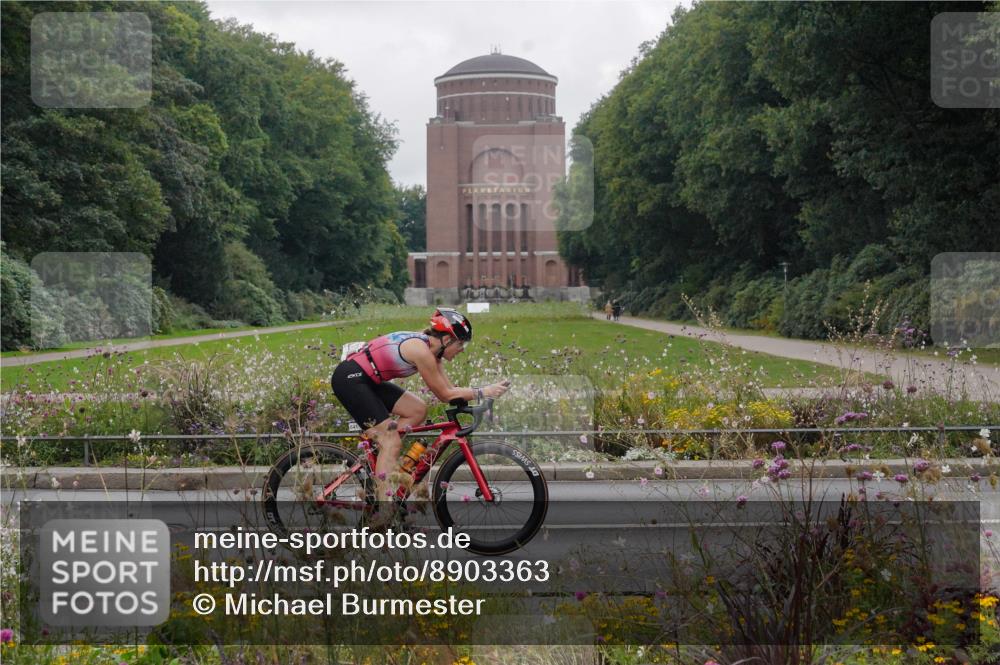 14.09.2025 - Stadtparktriathlon Michael Burmester http://msf.ph/oto/8903363 14.09.2025 10:26:41 Radfahren 561, 588, 606, 641, 659, 692 meine-sportfotos.de