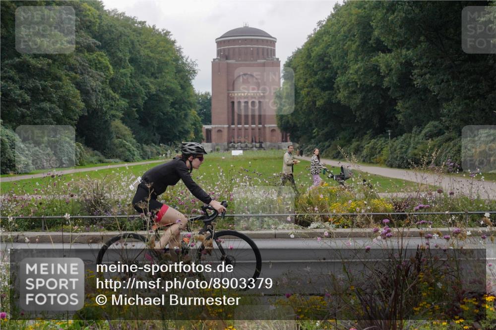 14.09.2025 - Stadtparktriathlon Michael Burmester http://msf.ph/oto/8903379 14.09.2025 10:27:26 Radfahren 512, 535, 577, 589, 651 meine-sportfotos.de