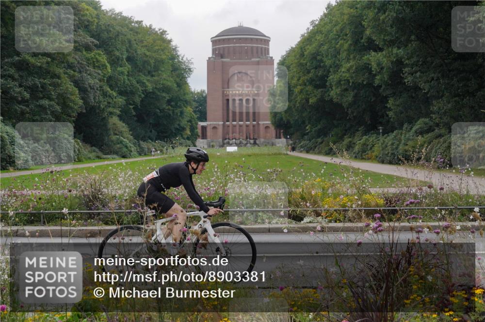 14.09.2025 - Stadtparktriathlon Michael Burmester http://msf.ph/oto/8903381 14.09.2025 10:27:34 Radfahren 589 meine-sportfotos.de