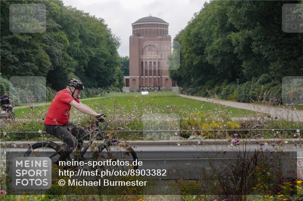 14.09.2025 - Stadtparktriathlon Michael Burmester http://msf.ph/oto/8903382 14.09.2025 10:27:47 Radfahren 518, 598 meine-sportfotos.de