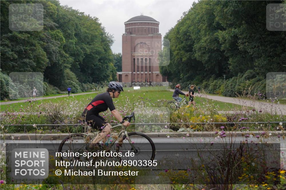 14.09.2025 - Stadtparktriathlon Michael Burmester http://msf.ph/oto/8903385 14.09.2025 10:28:05 Radfahren 539, 633, 661, 677, 710 meine-sportfotos.de