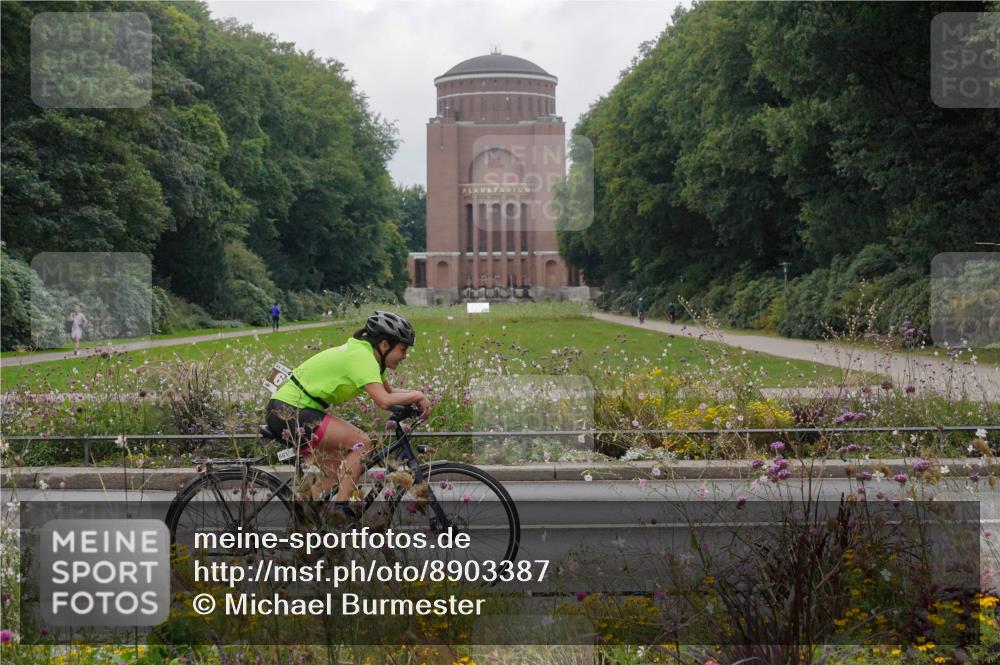 14.09.2025 - Stadtparktriathlon Michael Burmester http://msf.ph/oto/8903387 14.09.2025 10:28:09 Radfahren 539, 633, 661, 677, 710 meine-sportfotos.de