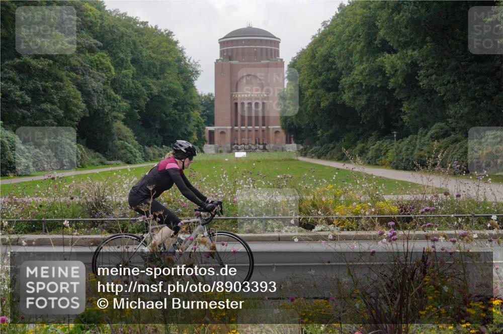 14.09.2025 - Stadtparktriathlon Michael Burmester http://msf.ph/oto/8903393 14.09.2025 10:28:33 Radfahren 529, 667 meine-sportfotos.de