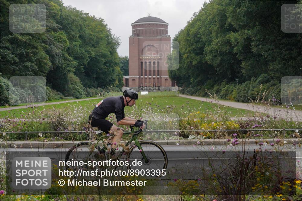 14.09.2025 - Stadtparktriathlon Michael Burmester http://msf.ph/oto/8903395 14.09.2025 10:28:48 Radfahren 592, 611, 619, 632, 720 meine-sportfotos.de