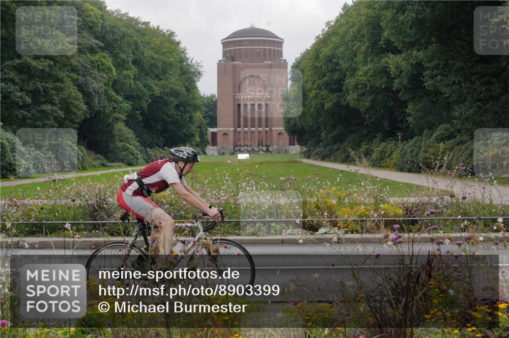 14.09.2025 - Stadtparktriathlon Michael Burmester http://msf.ph/oto/8903399 14.09.2025 10:29:01 Radfahren 565, 581, 694, 702, 721 meine-sportfotos.de