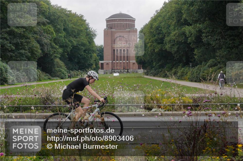 14.09.2025 - Stadtparktriathlon Michael Burmester http://msf.ph/oto/8903406 14.09.2025 10:29:19 Radfahren 643, 685, 717 meine-sportfotos.de