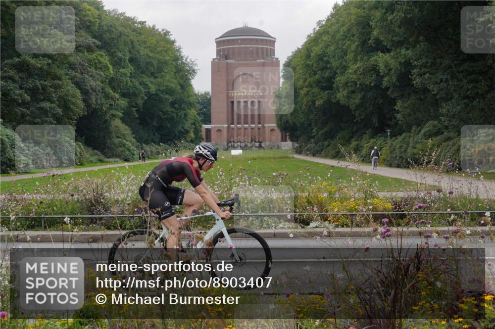 14.09.2025 - Stadtparktriathlon Michael Burmester http://msf.ph/oto/8903407 14.09.2025 10:29:24 Radfahren 566, 685, 717 meine-sportfotos.de