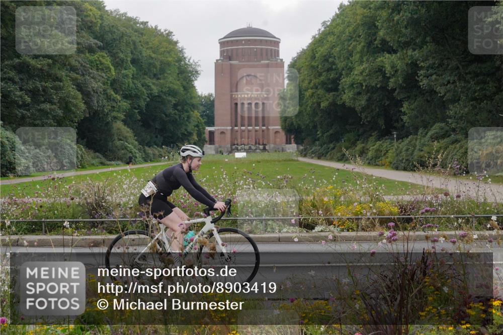 14.09.2025 - Stadtparktriathlon Michael Burmester http://msf.ph/oto/8903419 14.09.2025 10:30:26 Radfahren 586, 620, 645, 697, 699, 700, 704 meine-sportfotos.de