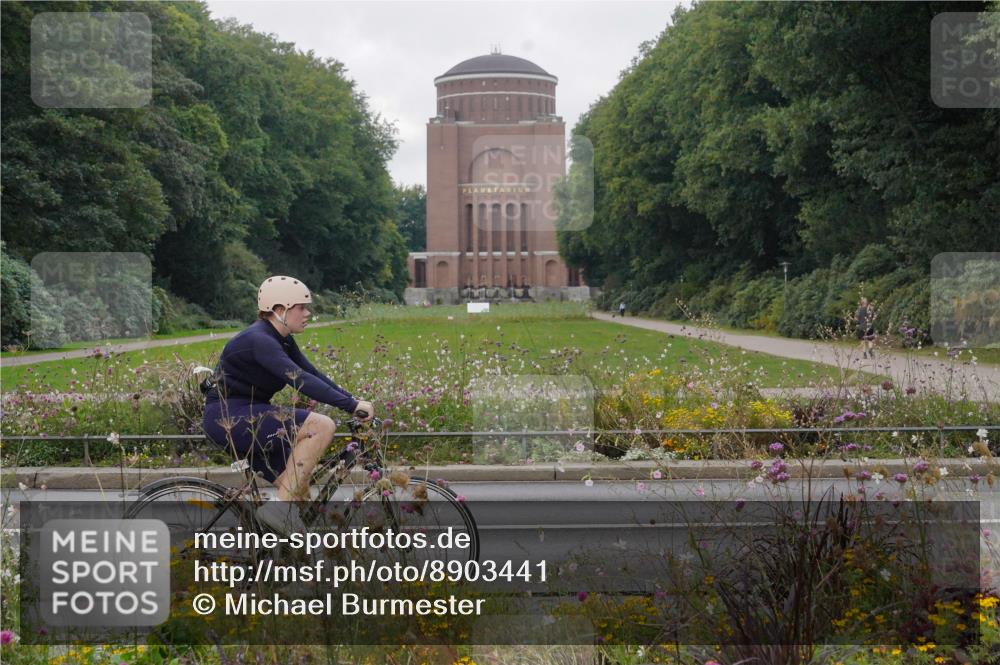14.09.2025 - Stadtparktriathlon Michael Burmester http://msf.ph/oto/8903441 14.09.2025 10:31:34 Radfahren 628 meine-sportfotos.de