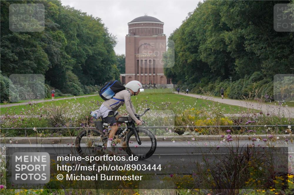 14.09.2025 - Stadtparktriathlon Michael Burmester http://msf.ph/oto/8903444 14.09.2025 10:31:47 Radfahren 526, 626, 647, 657 meine-sportfotos.de