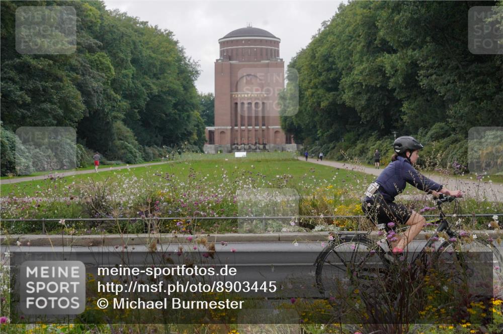 14.09.2025 - Stadtparktriathlon Michael Burmester http://msf.ph/oto/8903445 14.09.2025 10:31:48 Radfahren 526, 626, 647, 657 meine-sportfotos.de