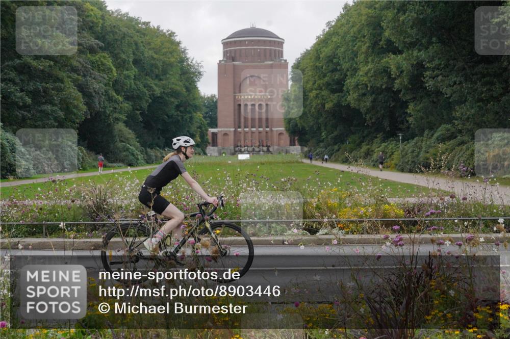 14.09.2025 - Stadtparktriathlon Michael Burmester http://msf.ph/oto/8903446 14.09.2025 10:31:49 Radfahren 526, 626, 647, 657 meine-sportfotos.de