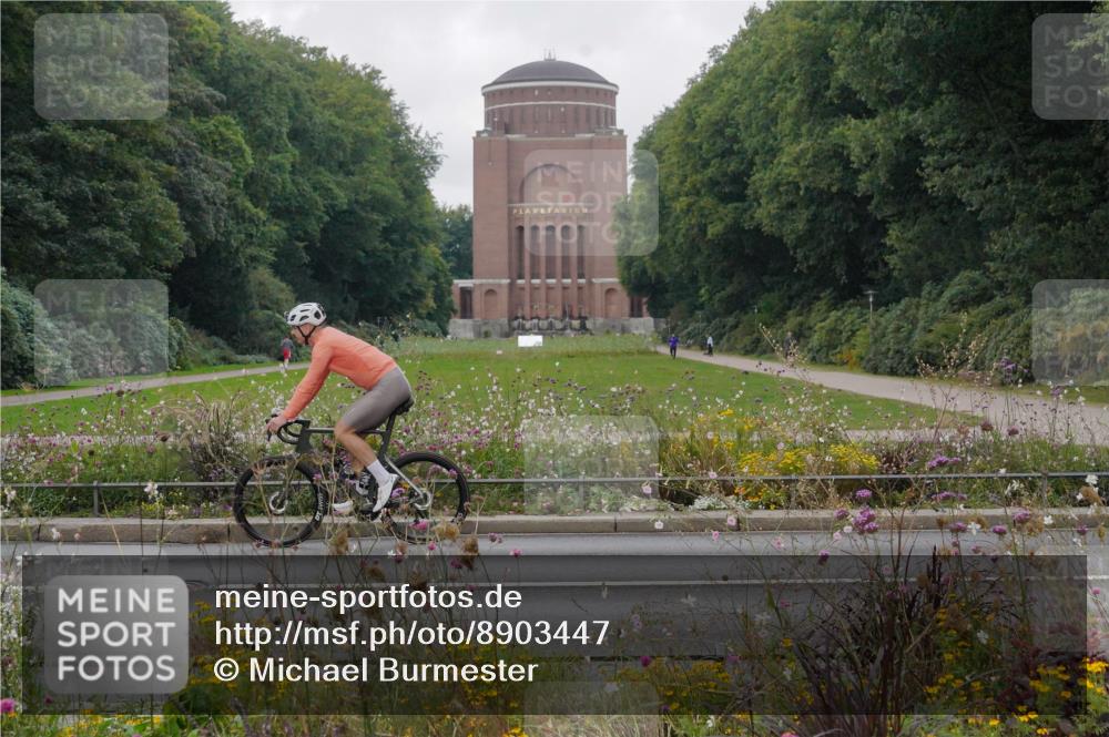 14.09.2025 - Stadtparktriathlon Michael Burmester http://msf.ph/oto/8903447 14.09.2025 10:31:55 Radfahren 528 meine-sportfotos.de