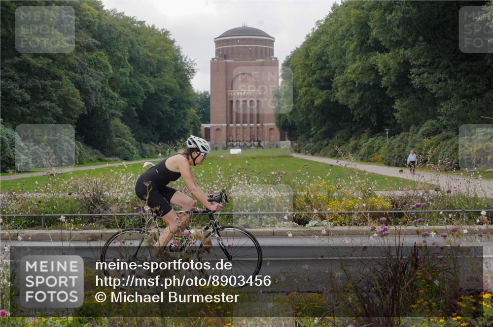 14.09.2025 - Stadtparktriathlon Michael Burmester http://msf.ph/oto/8903456 14.09.2025 10:32:51 Radfahren 646, 701 meine-sportfotos.de