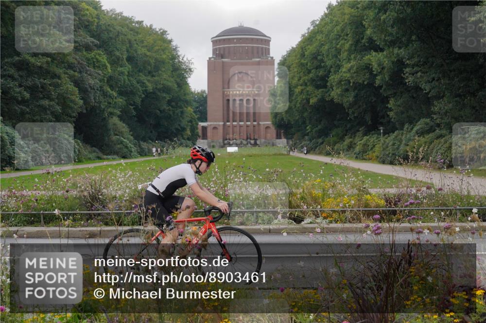14.09.2025 - Stadtparktriathlon Michael Burmester http://msf.ph/oto/8903461 14.09.2025 10:33:29 Radfahren 662 meine-sportfotos.de