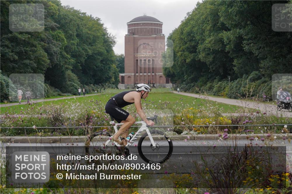 14.09.2025 - Stadtparktriathlon Michael Burmester http://msf.ph/oto/8903465 14.09.2025 10:33:50 Radfahren 557, 638, 665, 674, 735 meine-sportfotos.de