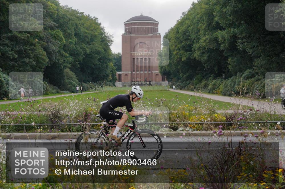 14.09.2025 - Stadtparktriathlon Michael Burmester http://msf.ph/oto/8903466 14.09.2025 10:33:51 Radfahren 557, 638, 663, 665, 674, 735 meine-sportfotos.de