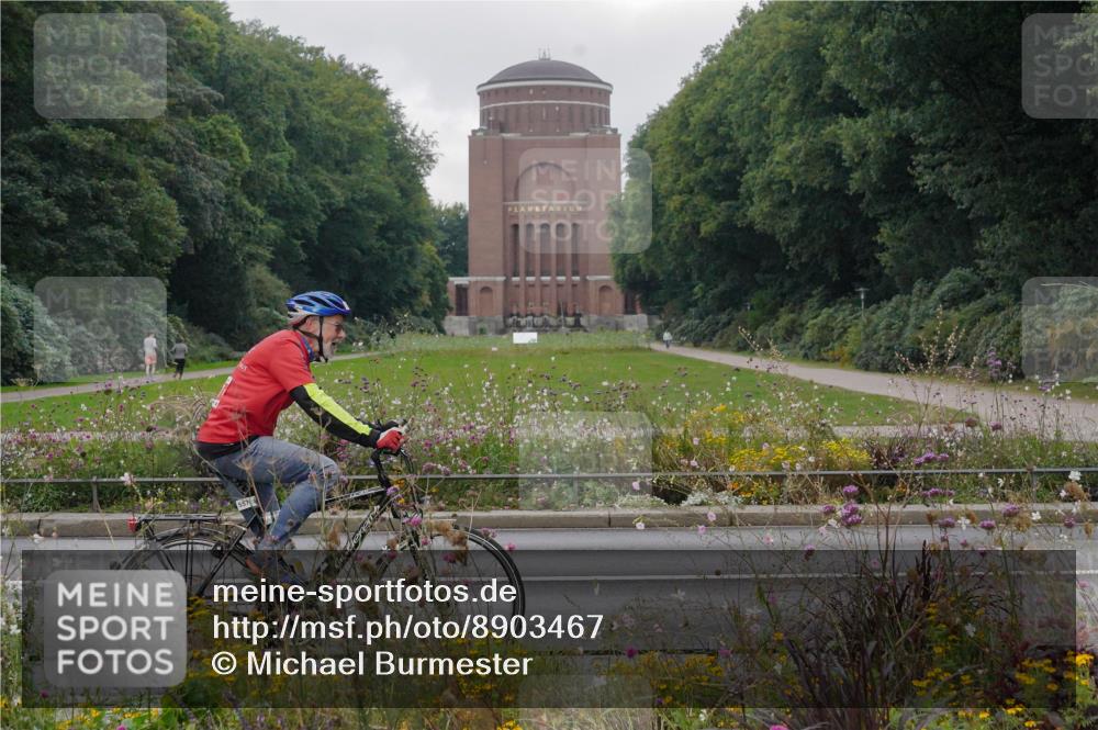 14.09.2025 - Stadtparktriathlon Michael Burmester http://msf.ph/oto/8903467 14.09.2025 10:33:54 Radfahren 557, 638, 663, 674, 735 meine-sportfotos.de