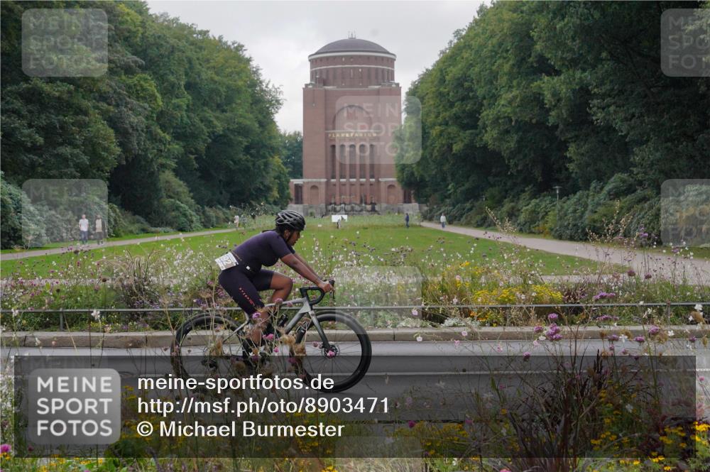 14.09.2025 - Stadtparktriathlon Michael Burmester http://msf.ph/oto/8903471 14.09.2025 10:34:23 Radfahren 519, 692 meine-sportfotos.de