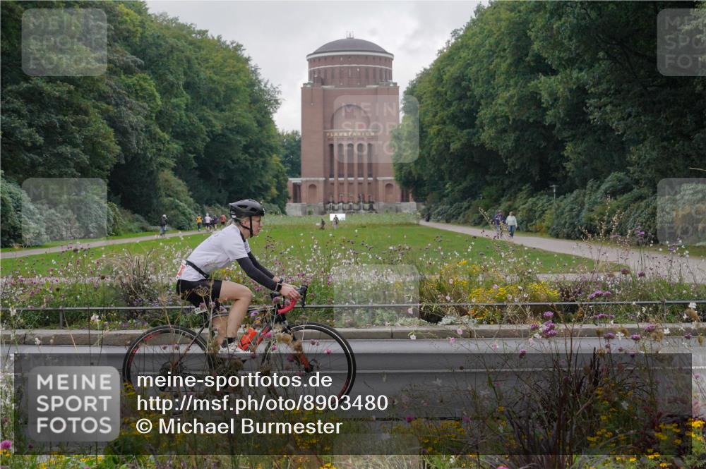 14.09.2025 - Stadtparktriathlon Michael Burmester http://msf.ph/oto/8903480 14.09.2025 10:35:12 Radfahren 536, 671, 679 meine-sportfotos.de