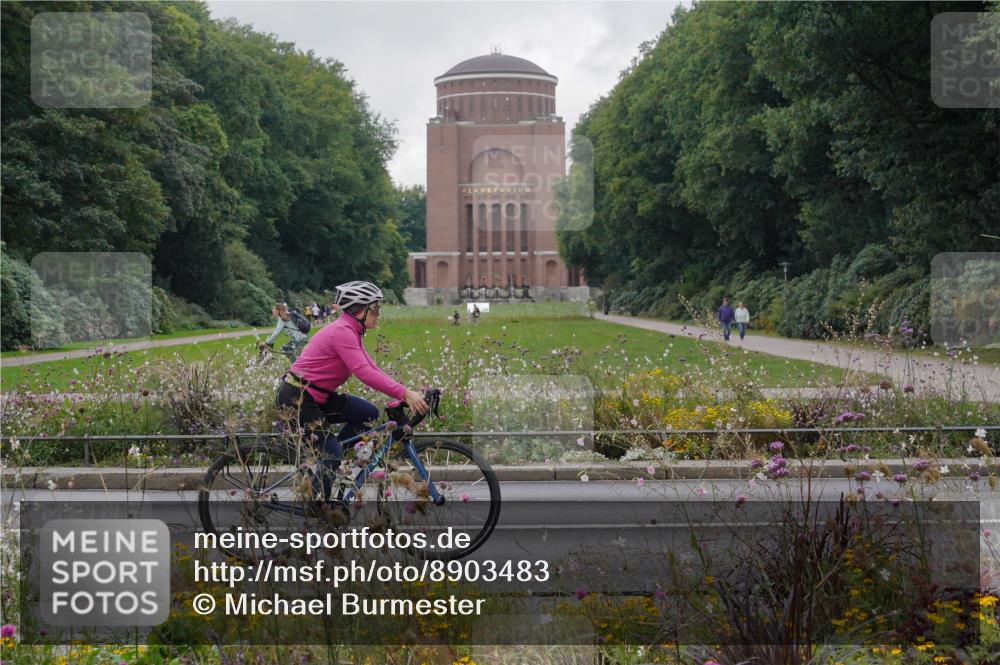 14.09.2025 - Stadtparktriathlon Michael Burmester http://msf.ph/oto/8903483 14.09.2025 10:35:17 Radfahren 536, 671, 679, 693, 710 meine-sportfotos.de
