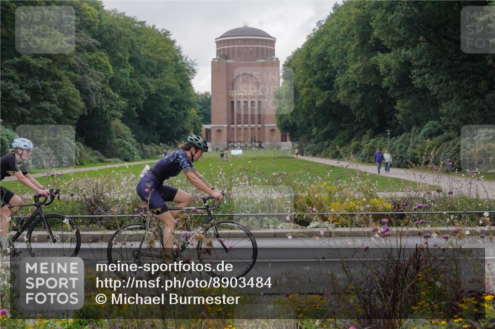 14.09.2025 - Stadtparktriathlon Michael Burmester http://msf.ph/oto/8903484 14.09.2025 10:35:26 Radfahren 627, 693, 710 meine-sportfotos.de