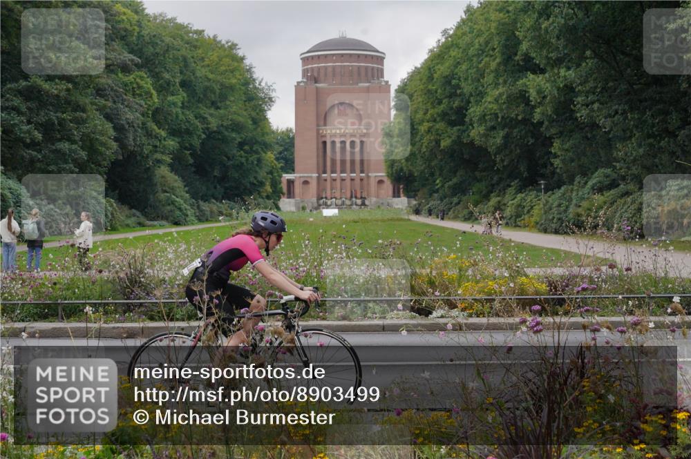 14.09.2025 - Stadtparktriathlon Michael Burmester http://msf.ph/oto/8903499 14.09.2025 10:36:24 Radfahren 633, 677, 817 meine-sportfotos.de