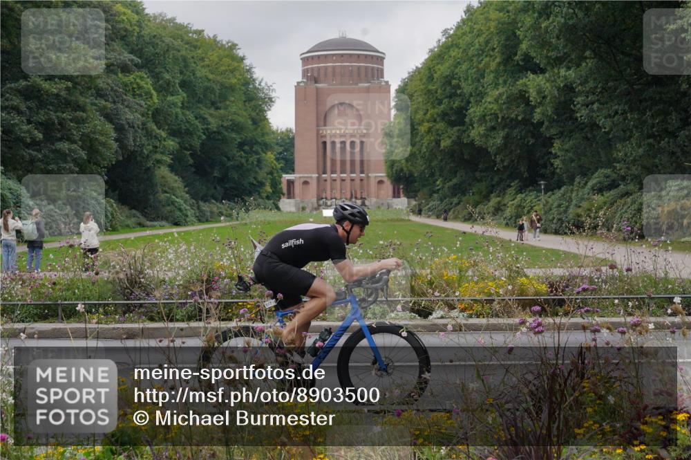 14.09.2025 - Stadtparktriathlon Michael Burmester http://msf.ph/oto/8903500 14.09.2025 10:36:33 Radfahren 686, 717, 720, 817 meine-sportfotos.de