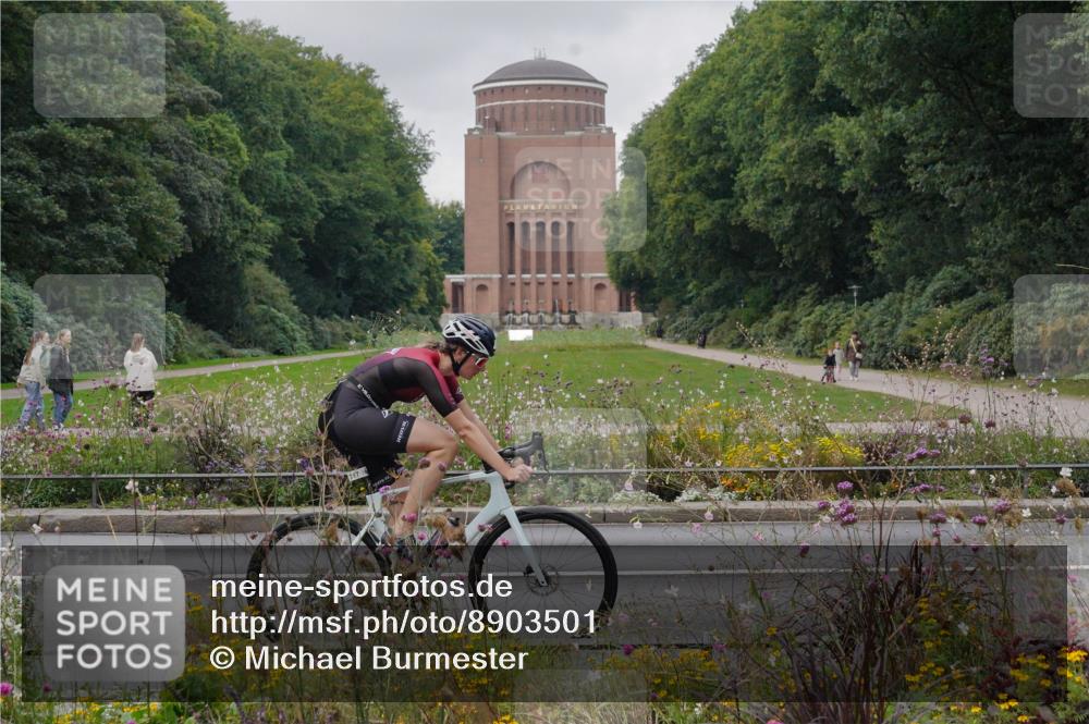 14.09.2025 - Stadtparktriathlon Michael Burmester http://msf.ph/oto/8903501 14.09.2025 10:36:35 Radfahren 686, 717, 720, 817 meine-sportfotos.de