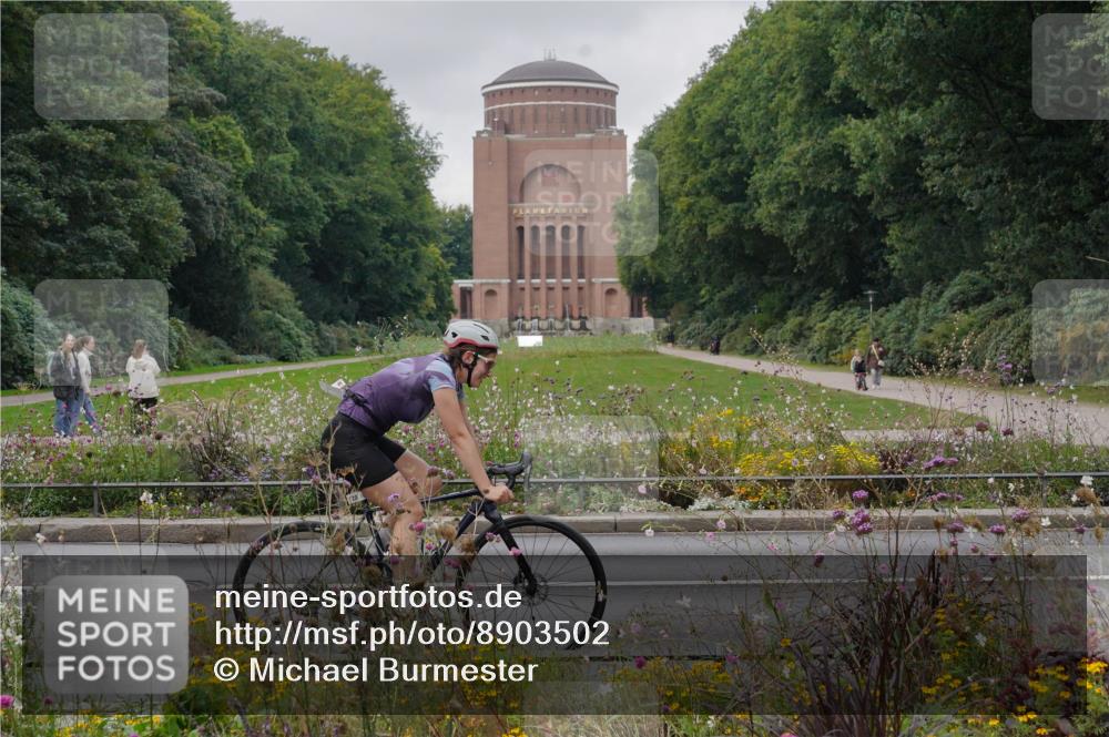 14.09.2025 - Stadtparktriathlon Michael Burmester http://msf.ph/oto/8903502 14.09.2025 10:36:36 Radfahren 686, 717, 720, 817 meine-sportfotos.de