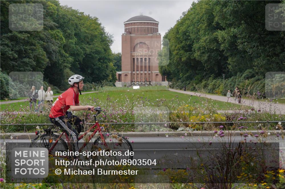 14.09.2025 - Stadtparktriathlon Michael Burmester http://msf.ph/oto/8903504 14.09.2025 10:36:46 Radfahren 558, 694, 764, 783, 798, 811 meine-sportfotos.de
