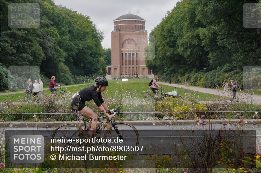 14.09.2025 - Stadtparktriathlon Michael Burmester http://msf.ph/oto/8903507 14.09.2025 10:36:54 Radfahren 588, 622, 694, 752, 764, 783, 788, 798, 811 meine-sportfotos.de