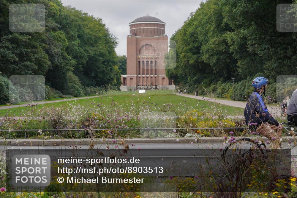 14.09.2025 - Stadtparktriathlon Michael Burmester http://msf.ph/oto/8903513 14.09.2025 10:37:03 Radfahren 518, 588, 622, 737, 752, 788 meine-sportfotos.de