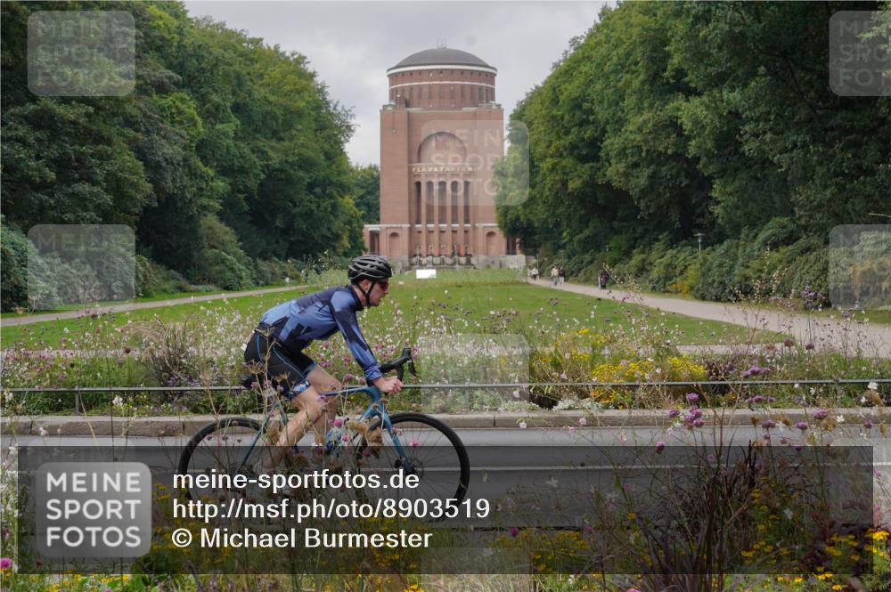 14.09.2025 - Stadtparktriathlon Michael Burmester http://msf.ph/oto/8903519 14.09.2025 10:37:19 Radfahren 667, 691, 743, 761, 785, 813 meine-sportfotos.de