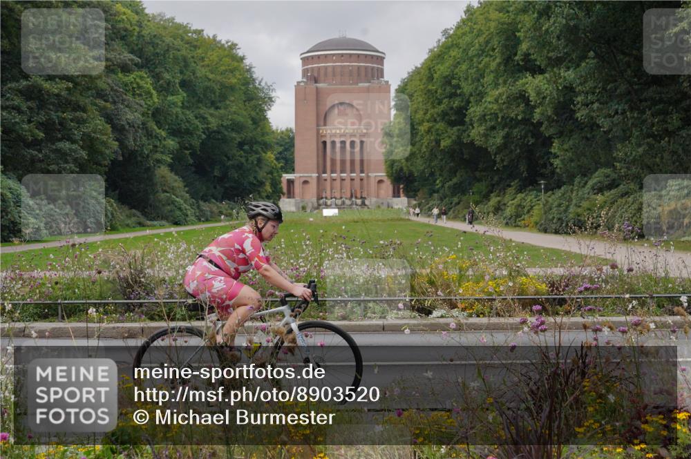 14.09.2025 - Stadtparktriathlon Michael Burmester http://msf.ph/oto/8903520 14.09.2025 10:37:22 Radfahren 667, 685, 691, 702, 743, 761 meine-sportfotos.de