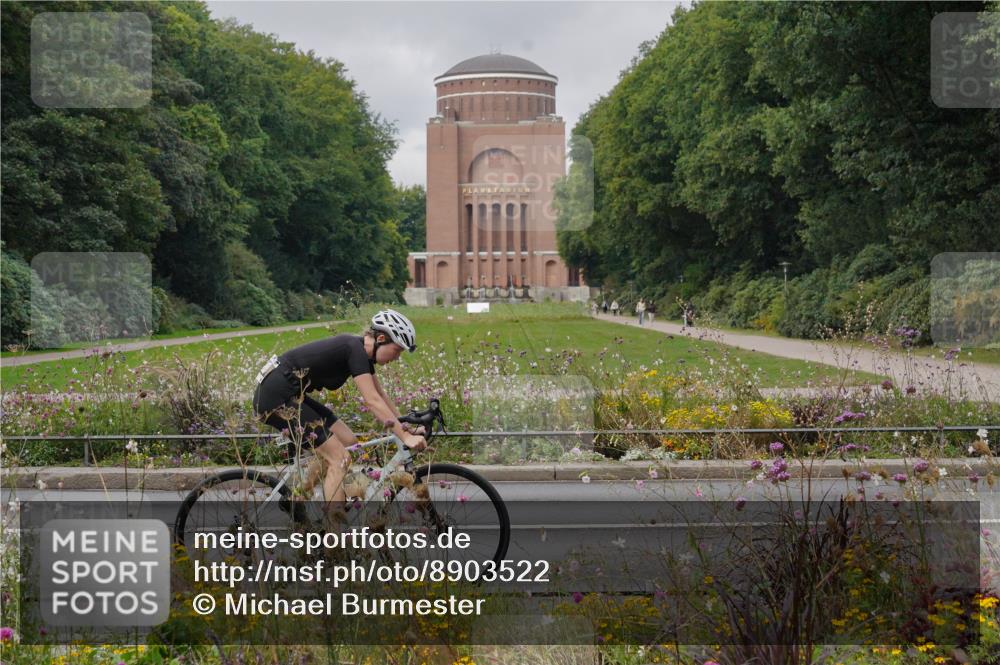 14.09.2025 - Stadtparktriathlon Michael Burmester http://msf.ph/oto/8903522 14.09.2025 10:37:29 Radfahren 535, 632, 685, 688, 702, 727, 743, 753 meine-sportfotos.de