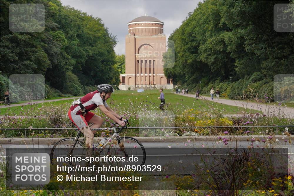 14.09.2025 - Stadtparktriathlon Michael Burmester http://msf.ph/oto/8903529 14.09.2025 10:37:56 Radfahren 721, 723, 782, 804 meine-sportfotos.de
