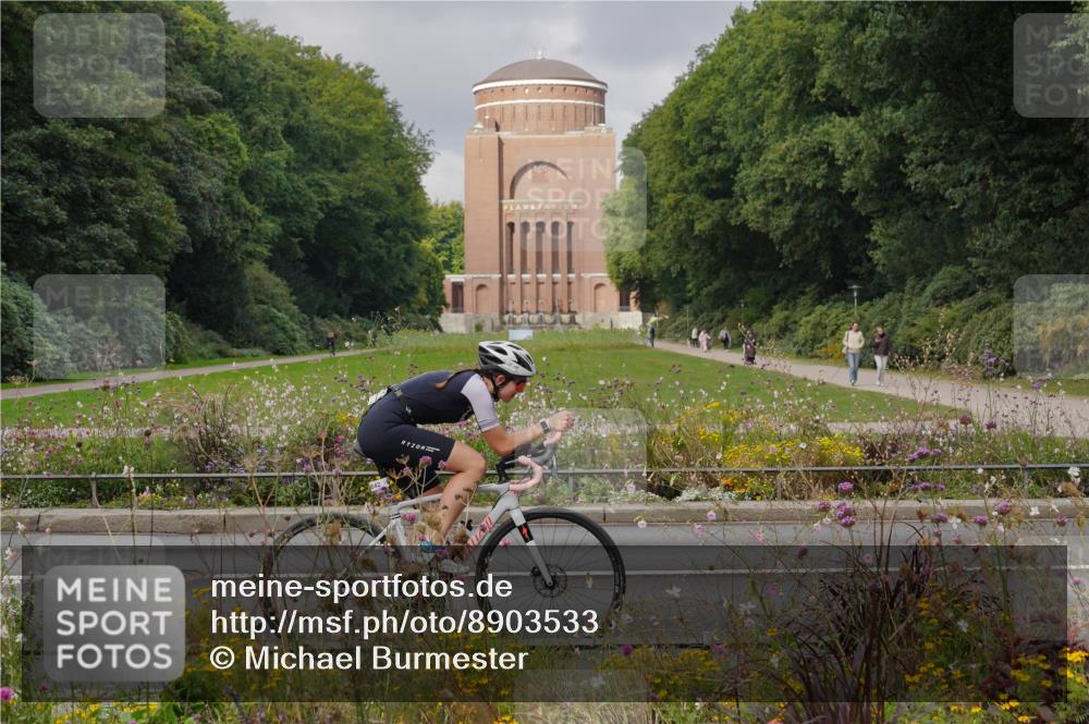 14.09.2025 - Stadtparktriathlon Michael Burmester http://msf.ph/oto/8903533 14.09.2025 10:38:08 Radfahren 642, 723, 730, 748, 750, 763 meine-sportfotos.de
