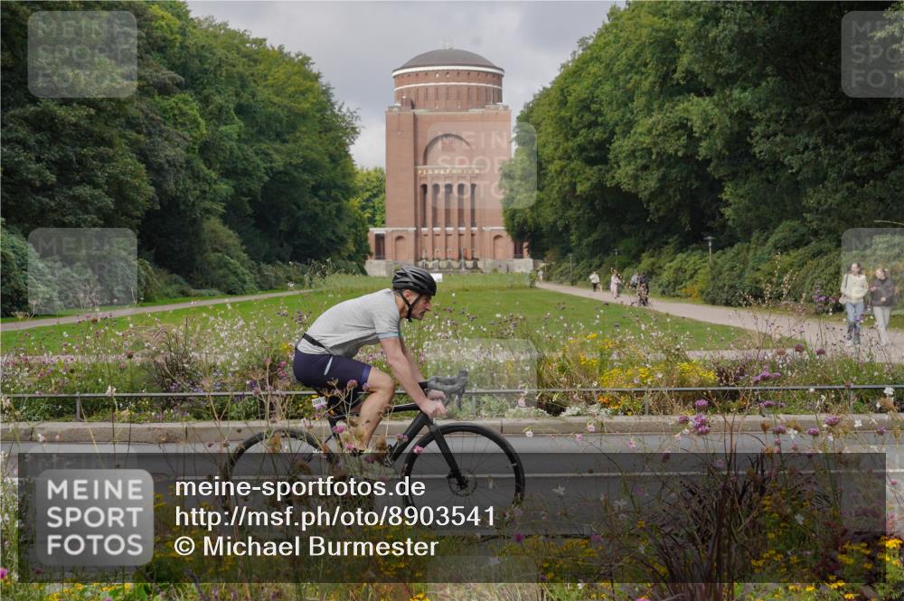 14.09.2025 - Stadtparktriathlon Michael Burmester http://msf.ph/oto/8903541 14.09.2025 10:38:23 Radfahren 704, 705, 759, 799, 800 meine-sportfotos.de