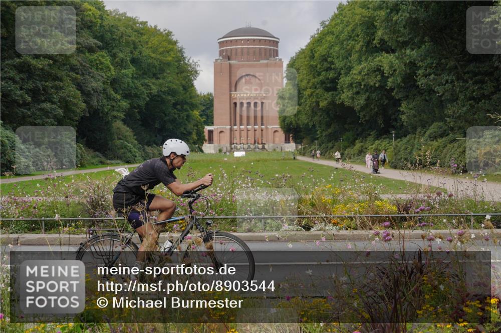 14.09.2025 - Stadtparktriathlon Michael Burmester http://msf.ph/oto/8903544 14.09.2025 10:38:39 Radfahren 645, 687, 699, 777 meine-sportfotos.de