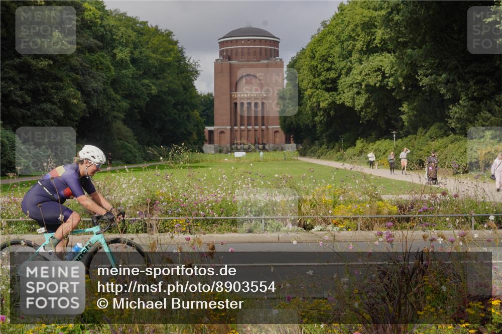 14.09.2025 - Stadtparktriathlon Michael Burmester http://msf.ph/oto/8903554 14.09.2025 10:39:07 Radfahren 636, 697, 732, 786 meine-sportfotos.de