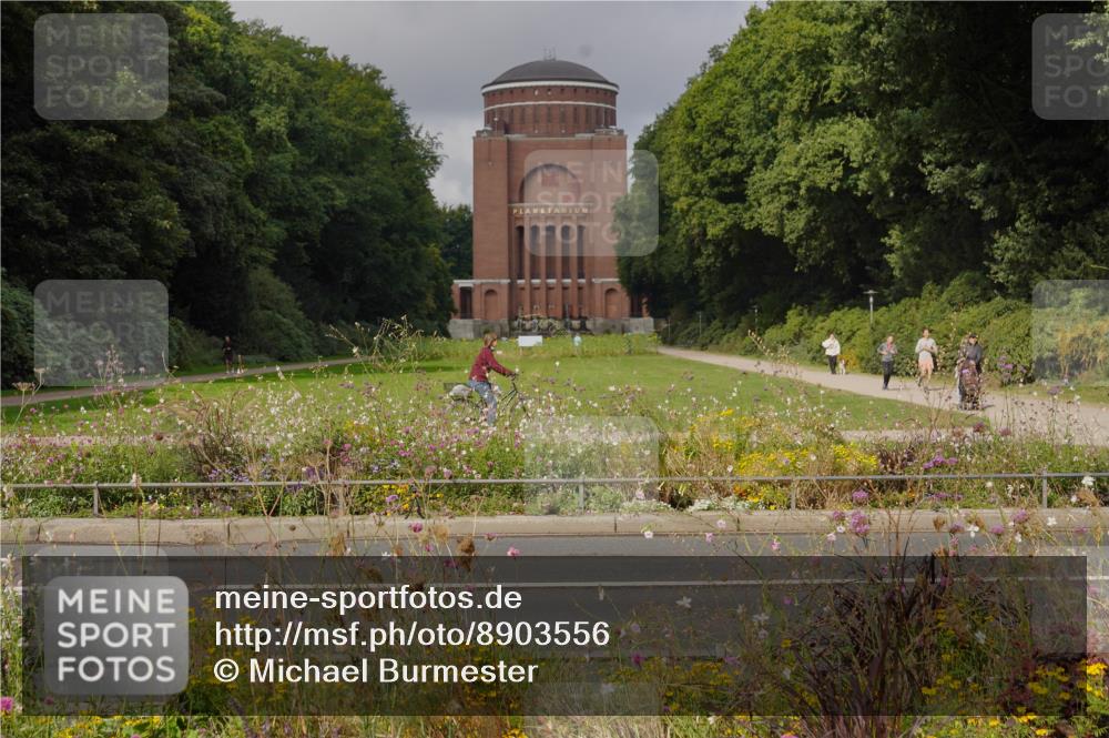 14.09.2025 - Stadtparktriathlon Michael Burmester http://msf.ph/oto/8903556 14.09.2025 10:39:09 Radfahren 636, 697, 732, 786 meine-sportfotos.de